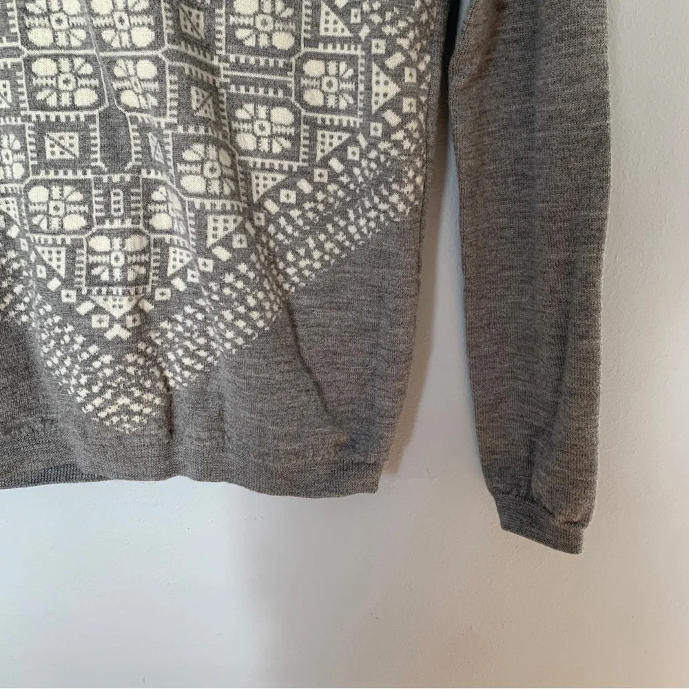 J. Crew factory // Grey, white Geo design merino wool sweater size medium A26